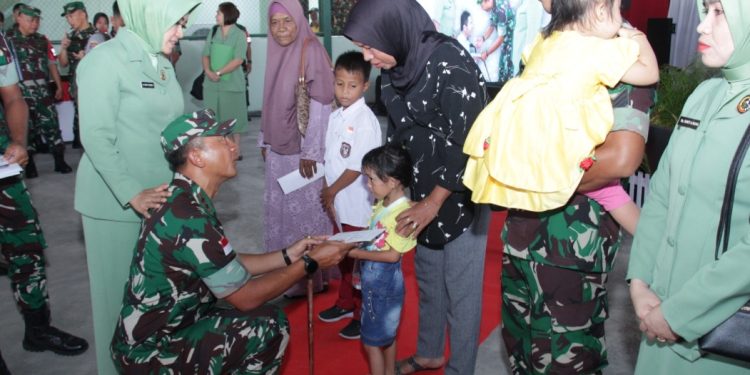 Pangdam XV/Pattimura Salurkan Bantuan ke Anak Stunting di Ternate