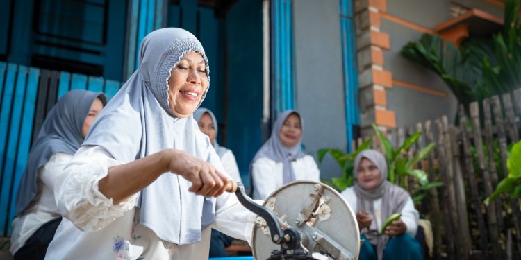 Kisah Inspiratif Mama Cahya Gagas UMKM di Kawasi, Punya Penghasilan Besar Sejak Dibina oleh CSR Harita Nickel