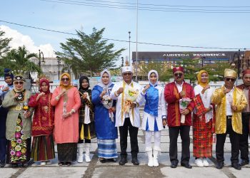 Peringati Hari Guru Nasional 2024, Pemprov Maluku Utara Gelar Upacara Khidmat dengan Nuansa Adat