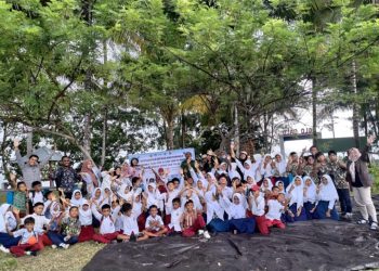 Mahasiswa UNIPAS dan Dinas Perpustakaan Morotai Ajak Anak-Anak Pulau Galo-Galo Cinta Literasi Lewat Permainan Edukatif dan Dongeng