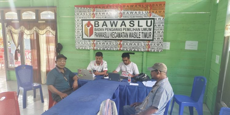 Tim Farrel-Jadi Laporkan Paslon Ubaid-Anjas ke Bawaslu Soal APK Catut Nama Presiden Prabowo