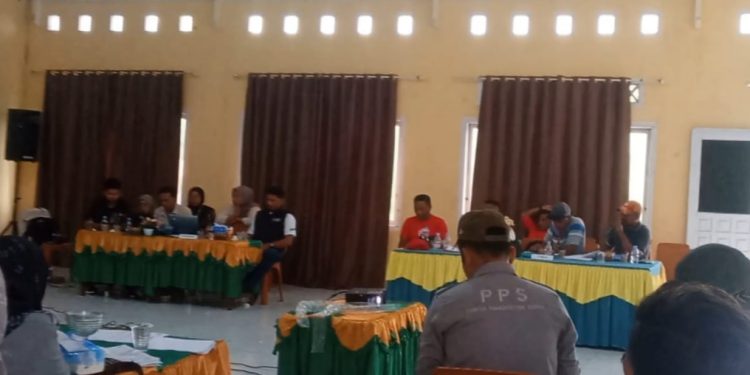 Rapat Pleno Rekapitulasi Suara Pilkada Haltim 2024 Nyaris Ricuh, Saksi Paslon 01 Walk Out