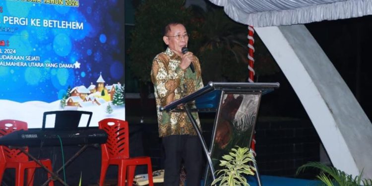 Bupati Frans Hadiri Perayaan Natal Pemkab Halut