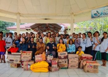 FORKALOKA Gosowong Berbagi Bingkisan Natal di Rumah Sejahtera Tobelo