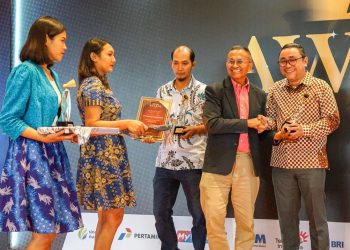 NHM Boyong Trofi Penghargaan Perusahaan Tambang Swasta Terkonsisten Penerapan K3 Di Acara Disway Awards 2024