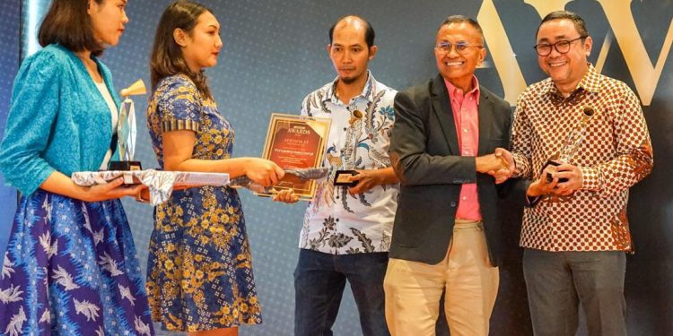NHM Boyong Trofi Penghargaan Perusahaan Tambang Swasta Terkonsisten Penerapan K3 Di Acara Disway Awards 2024