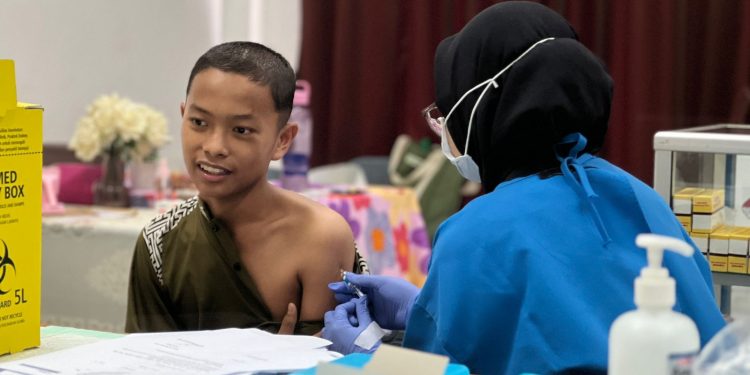 Kolaborasi NHM dan Bio Farma Salurkan Vaksinasi Cacar di Yayasan Al – Qohhar Sawangan