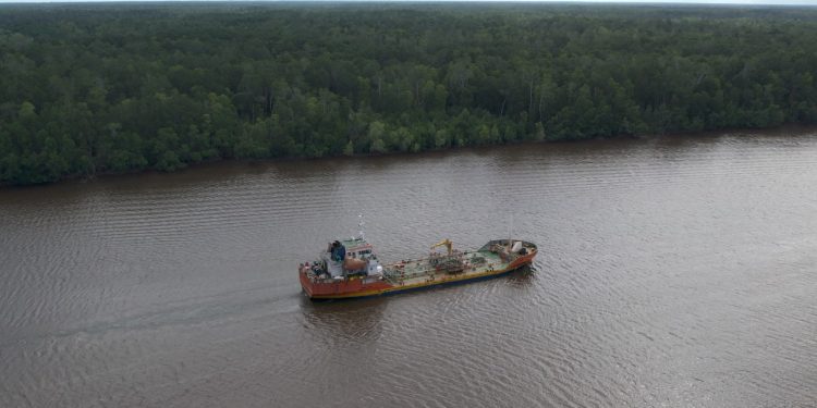 Hadapi Tantangan Cuaca Ekstrim di Perairan Malut, Pertamina Papua Maluku Komitmen Ketersediaan BBM di Kota Tidore
