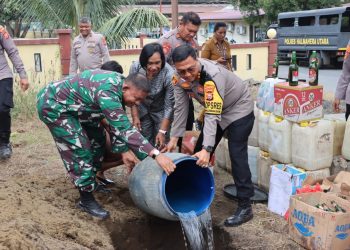 Ribuan Liter Cap Tikus dan Jenis Miras Pabrikan Dimusnahkan Polres Halmahera Utara