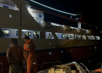 Alami Kerusakan, Ratusan Penumpang KM Aksar Saputra 07 Rute Bacan – Ternate Dievakuasi