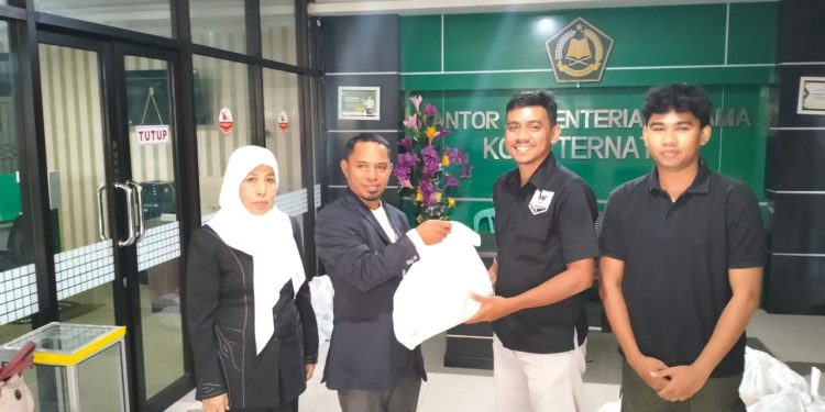 Penyerahan Bansos di Hari Amal Bakti ke-79 Kemenag Ternate