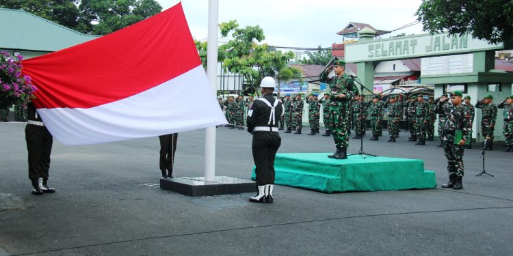 Korem 152/Baabullah gelar Upacara Awal Bulan serta serahkan Kaporlap Secara Simbolis dari KSAD