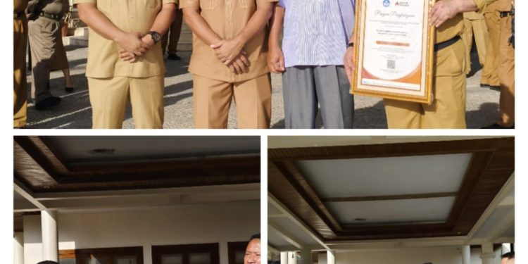 PJ Bupati Halteng Menerima Penghargaan Dari Dirjen Kemendikbudristek Sebagai Predikat Pelopor Berkembang