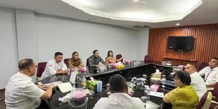 Pemda dan NHM saat membahas Bandara Kuabang Kao