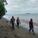 Hari Kedua, Personil Polsek Oba Utara Bersama Anggota Koramil 1505 Sofifi Lakukan Pencarian di Pesisir Pantai Oba