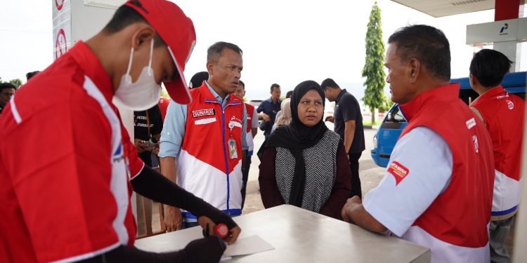 Komut Pertamina Patra Niaga Tinjau Langsung Keamanan Pasokan BBM dan LPG di Malut