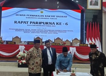 Pj Sekkab Hadiri Paripurna Pengumuman Hasil Penetapan Pasangan Bupati dan Wabup Halteng