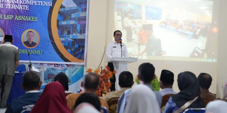 Sekda Malut Lepas Siswa Magang SMK Putra Bahari