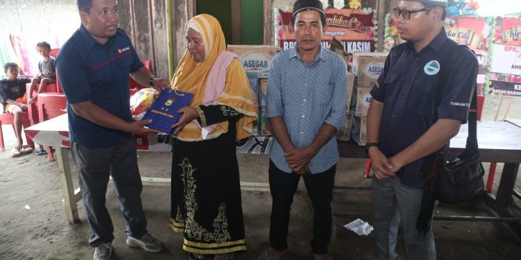 AJI Ternate dan Jurnalis TV Maluku Utara Salurkan Donasi ke Keluarga Almarhum Sahril