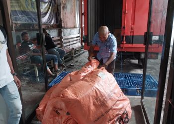 Kantor Pos: Pengiriman Barang di Ternate Jelang Lebaran Naik 30 Persen