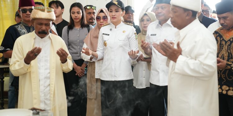 Kunjungi Kesultanan Ternate, Sherly Tjoanda Dukung Kebudayaan Kesultanan Ternate