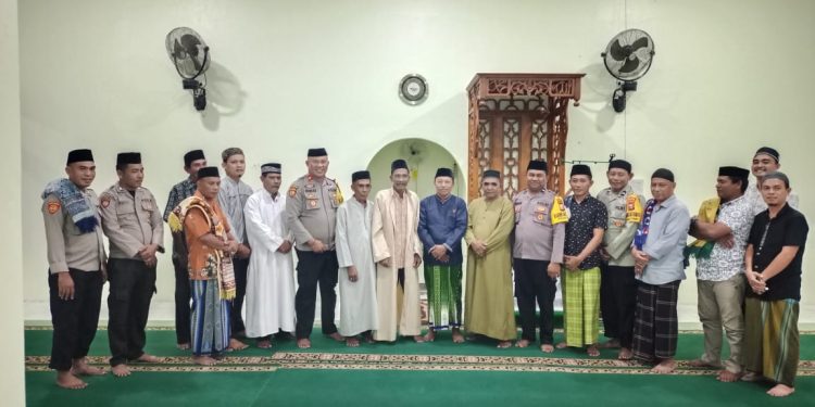 Polsek Ibu Gelar Patroli Sahur di Desa Talaga, Warga Diimbau Jaga Kamtibmas