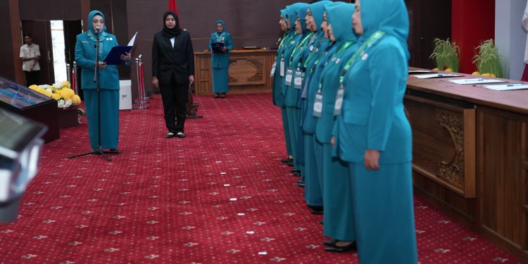 Gubernur Sherly Hadiri Pelantikan Ketua TP PKK dan Posyandu 8 Kabupaten/Kota