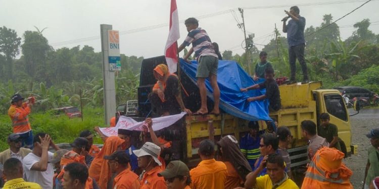 Dukung NHM, FMKBB Lakukan Aksi Damai di Front Gate