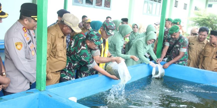 Kunjungan Kerja Danrem 152/Baabullah dan Ketua Persit ke Kodim 1510/Sula
