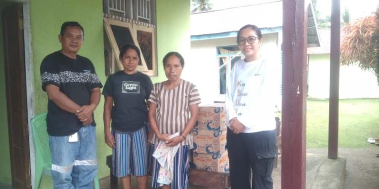 Tim KS-UR NHM Salurkan Bantuan kepada Keluarga Korban Banjir di Halmahera Utara