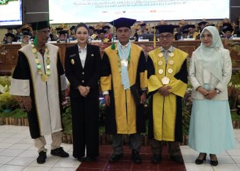 Hadiri 694 Wisudawan Unkhair Periode I Tahun Akademik 2024/2025, Gubernur Sampaikan Beberapa Pesan