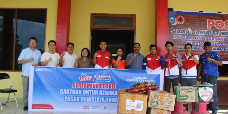 Pertamina Patra Niaga Regional Papua Maluku Salurkan Bantuan Kepada Korban Kebakaran Pasar Inpres Rawajaya Tobelo