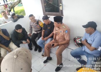 Camat Ternate Utara Mediasi Massa Aksi di Kantor Lurah Sango