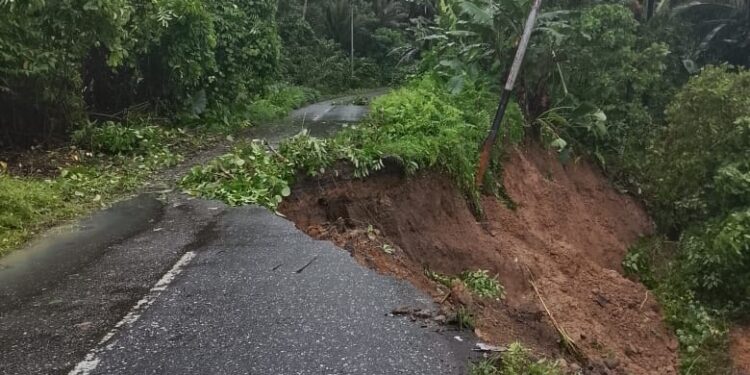 Aksandri Minta Pemprov Malut dan Balai PU Atasi Longsor di Jalan Roko