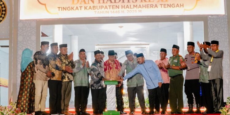 Bupati Ikram Resmi Membuka STQH XI Kabupaten Halmahera Tengah di Kecamatan Patani Utara