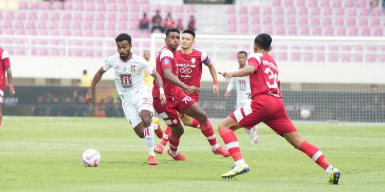 Yakob Sayuri Hattrick, Malut United Bungkam Persis Solo 1-3 di Manahan