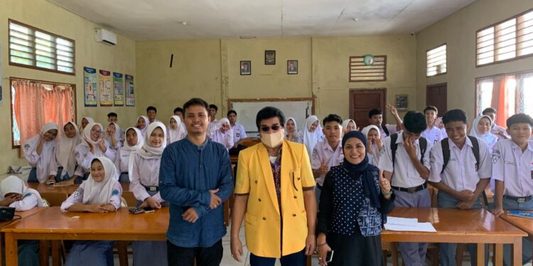 Transformasi UMKM Berbasis Digital, Fakultas Ekonomi dan Bisnis Unkhair Gelar PKM di SMAN 2 Ternate