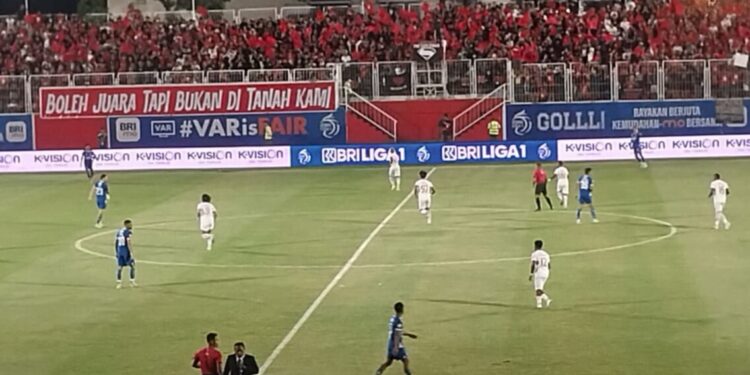 Kalah 0-1, Bojan Akui Malut United Manfaatkan Kelemahan Persib