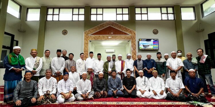 Sambut Idul Fitri, Karyawan NHM Salat di Masjid Al-Musafirin
