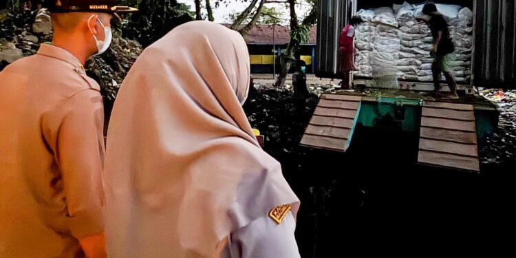 Barantin Musnahkan 15 Ton Daging Ayam Tak Layak Konsumsi