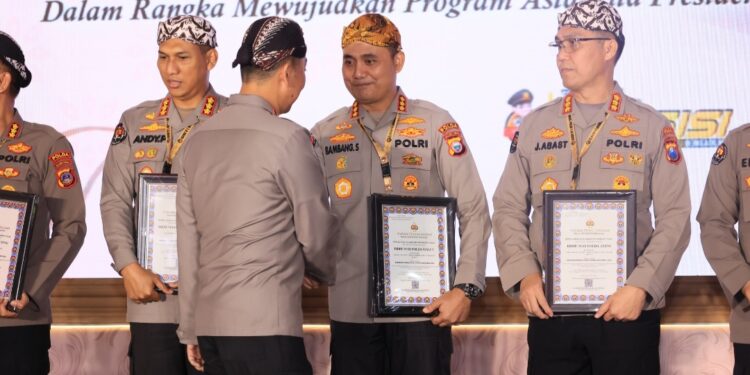 Sabet Tiga Penghargaan, Bidhumas Polda Malut Cetak Sejarah Penerima Penghargaan Terbanyak Polri
