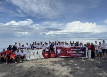 Maknai HUT ke-30, Telkomsel Berkolaborasi dengan Komunitas Ankam  Lakukan Aksi Bersih Pantai Kastela Ternate