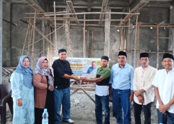 Hi. Robert Nityudo Wahjo Beri Bantuan Pembangunan Mesjid Baiturrahman Desa Mamuya