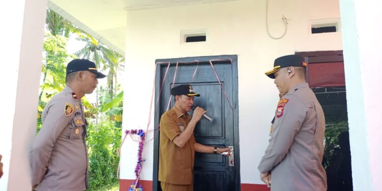 Wabup dan Kapolres Halmahera Barat Resmikan Kantor Pospol Ibu Selatan di Desa Talaga