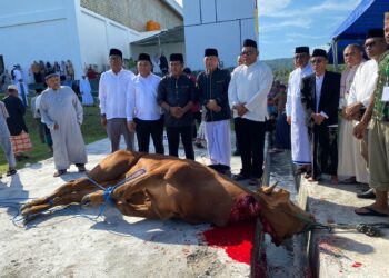 Wagub-Sekprov Shalat Id Bersama Ribuan Masyarakat di Masjid Raya Shaful Khairaat