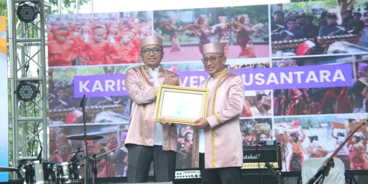 Kasrem 152/Baabullah Hadiri Pembukaan Festival Kora-Kora KEN 2025 di Ternate
