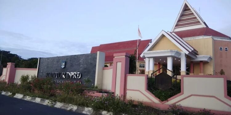 Empat Anggota DPRD Halut Tak Hadir Paripurna