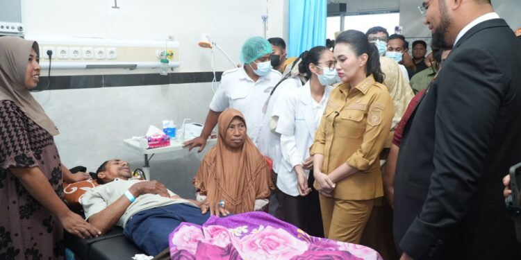 Pastikan Pelayanan Berjalan Maksimal,  Bupati Halsel, Sherly Kunjungi RSUD Labuha