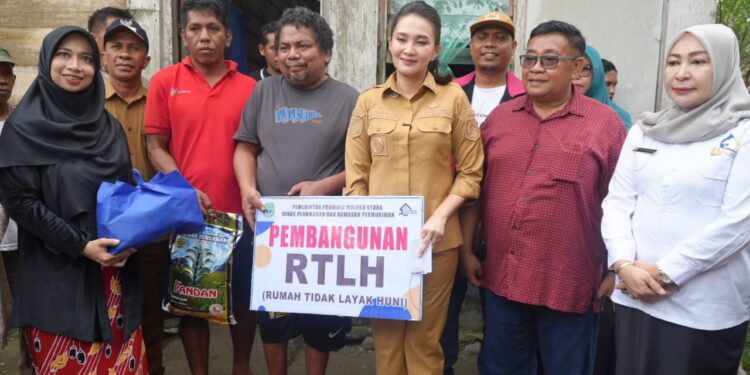 Tingkatkan Kualitas Hidup Masyarakat, Gubernur Salurkan Bantuan RTLH di Desa Tomori