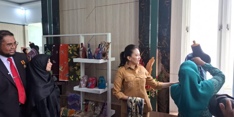 Gubernur Kunjungi Gedung Dekranasda Halmahera Selatan, Apresiasi Kebangkitan Ekonomi Kreatif Lokal